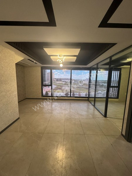 LAAK EMLAK&rsquo;TAN | AY CENTER OFFICE&rsquo;TE PRESTİJLİ 135 m&sup2; KİRALIK DUBLEKS OFİS